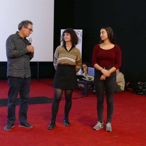 Vincent Moissenet, professeur de cinéma au lycée Janot et les deux animatrices du débat- ©Cedric Cousinier